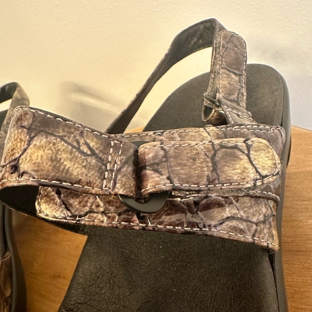 Aravon Sandals Womens Size 11 B Style WSP02GC Brown Black Snake Skin New Balance - Picture 9 of 13